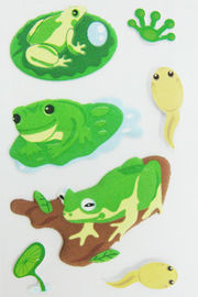 Il PVC sfocato molle scherza la forma verde chiaro Eco della rana del fumetto degli autoadesivi gonfi amichevole